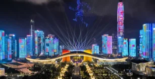 Skyline de Guangzhou iluminado de noche